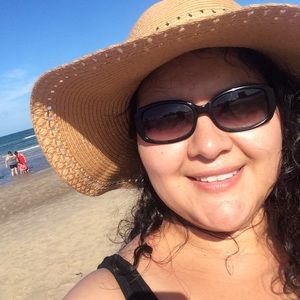 Meet your Posher, Yadi